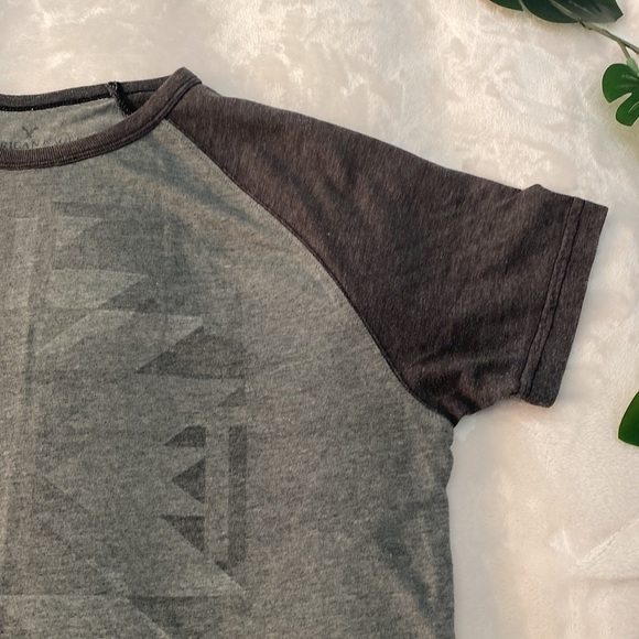 Geometric Pattern T-Shirt - Picture 4 of 6